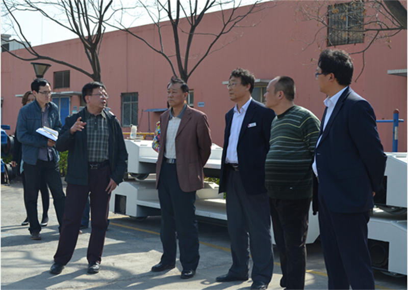 新鄉(xiāng)市衛(wèi)濱區(qū)政府到中鐵裝備設備公司就項目報建現(xiàn)場聯(lián)合辦公